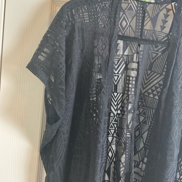 Olive Tree woman’s Black Fringe Kimono Cardigan S/M - Picture 3 of 6